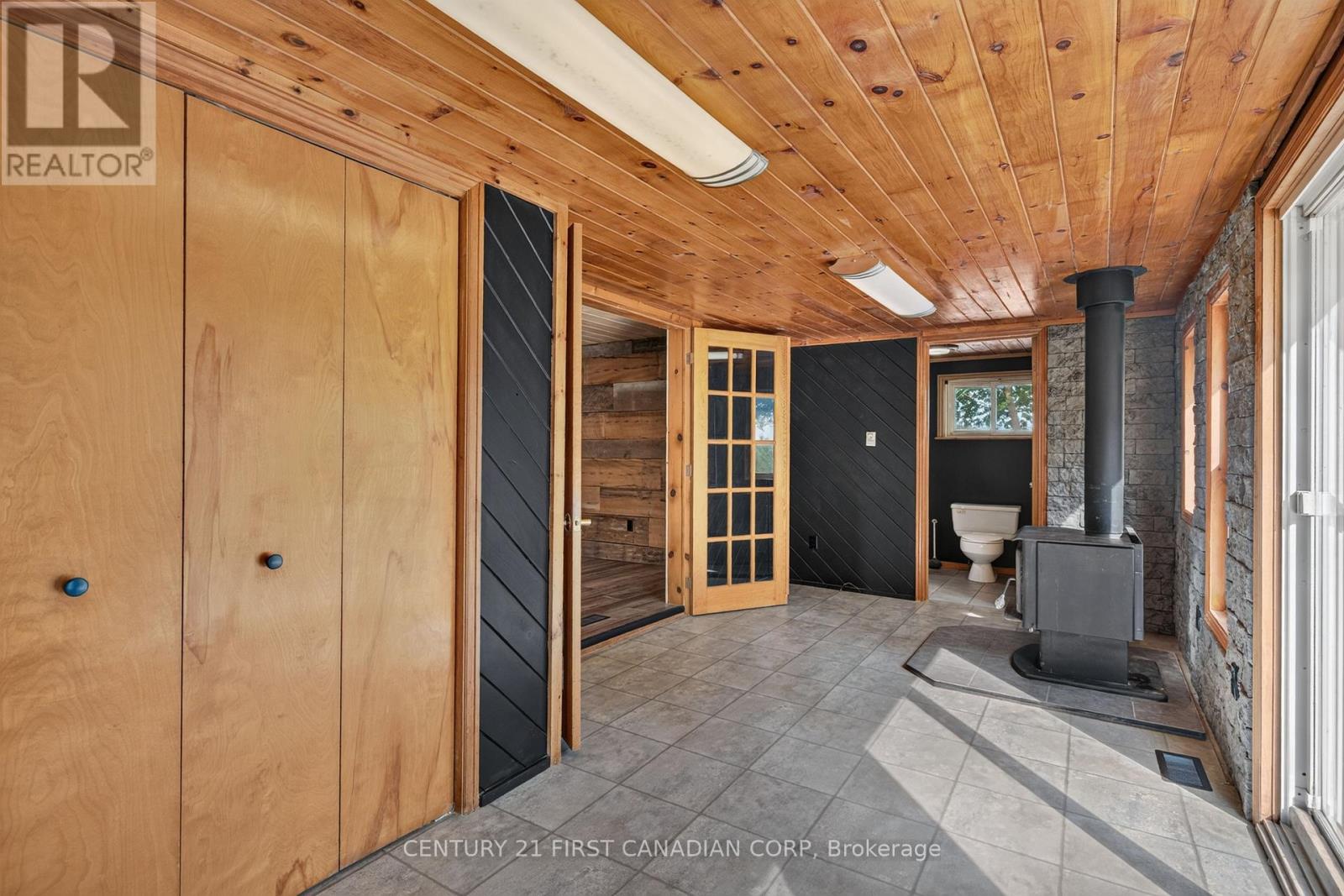 20847 VICTORIA ROAD - 13