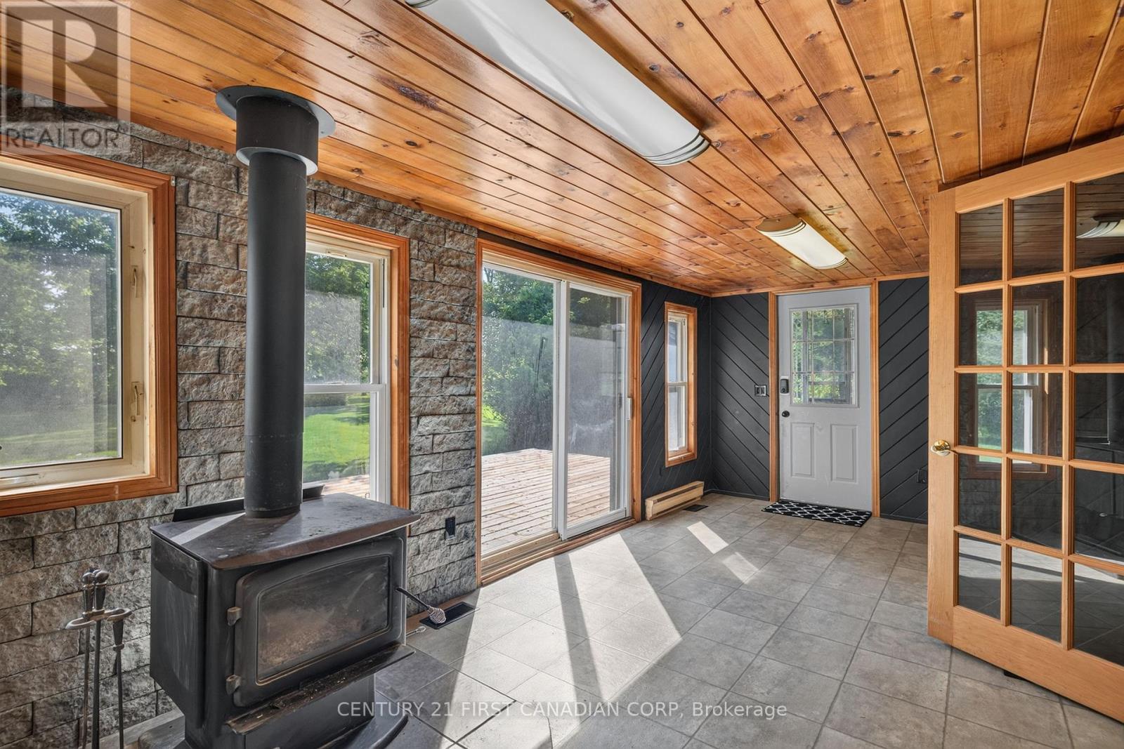 20847 VICTORIA ROAD - 14