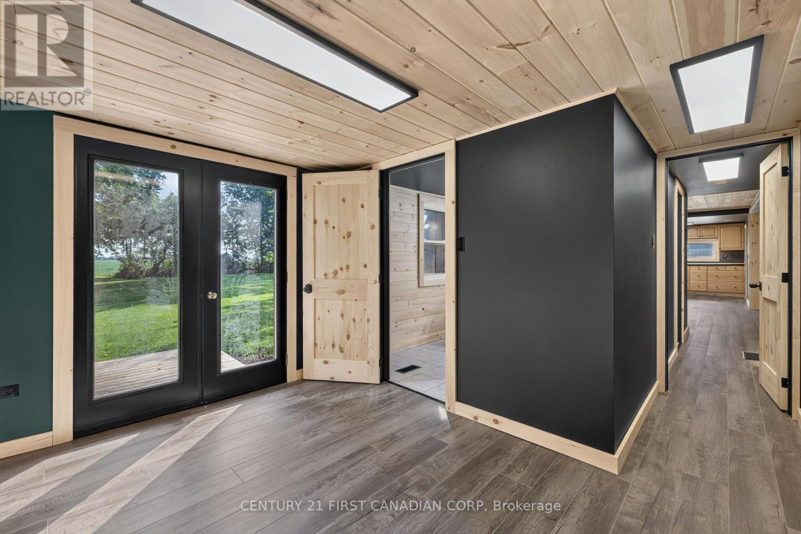 20847 VICTORIA ROAD - 18