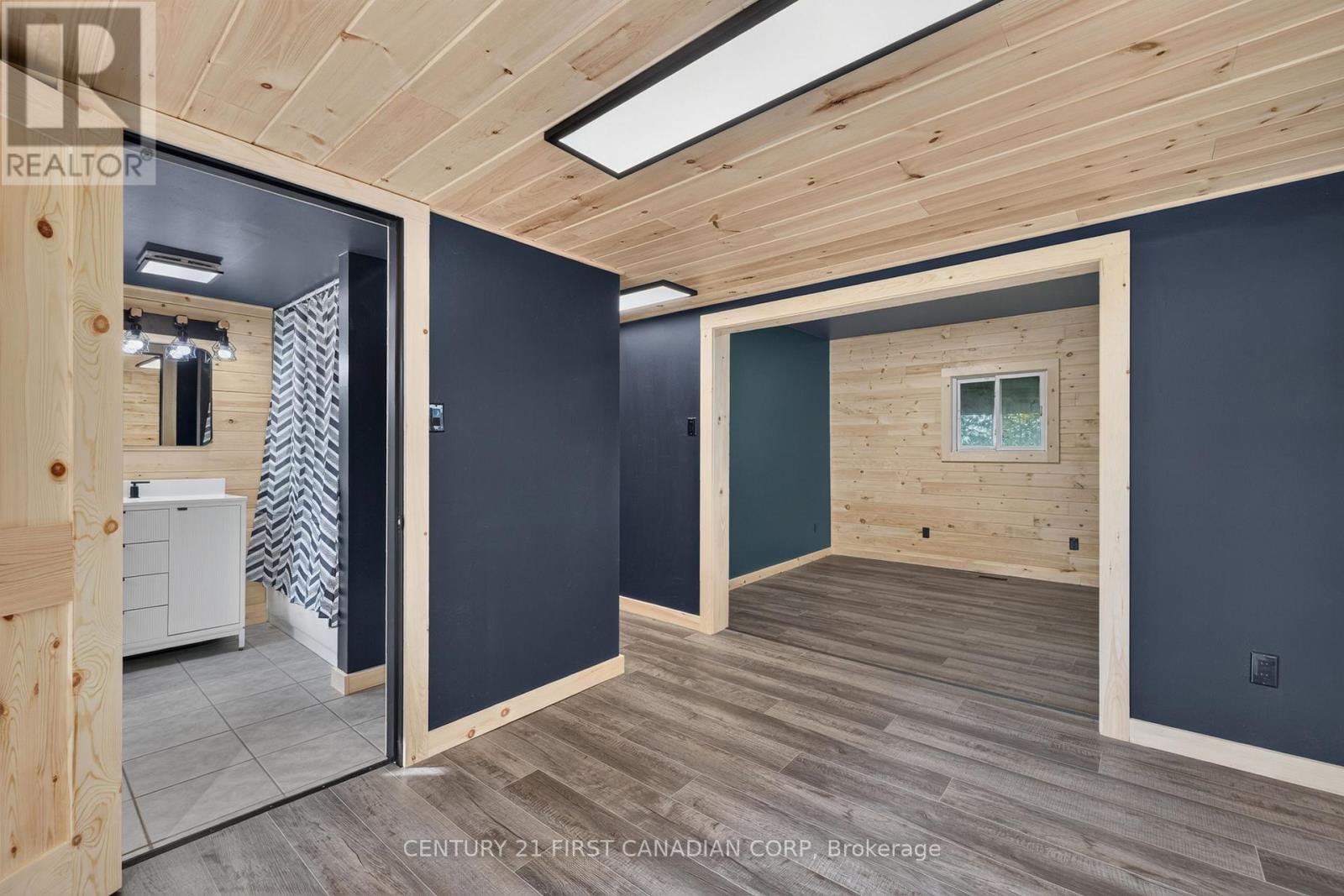 20847 VICTORIA ROAD - 21