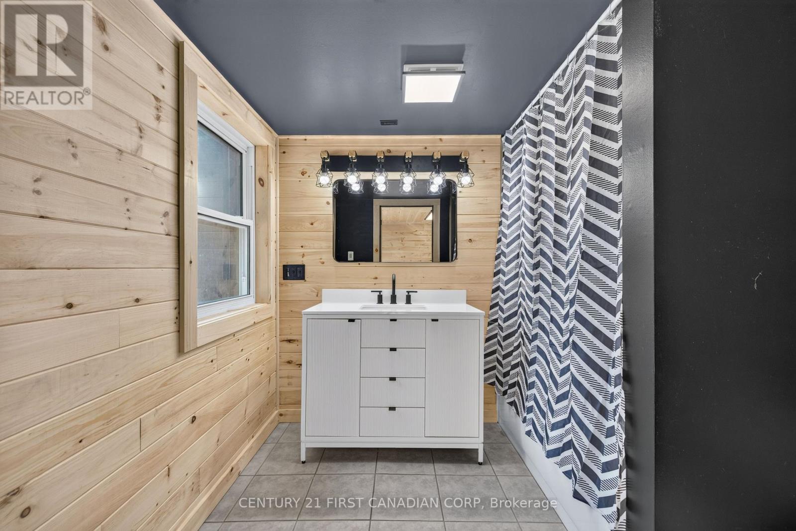 20847 VICTORIA ROAD - 23