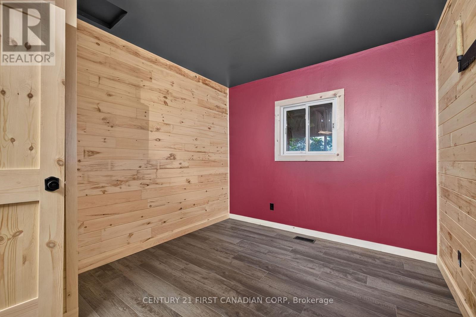20847 VICTORIA ROAD - 24