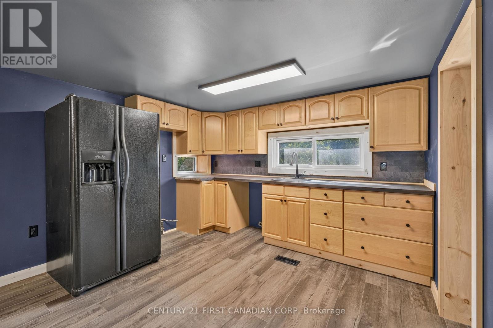20847 VICTORIA ROAD - 8