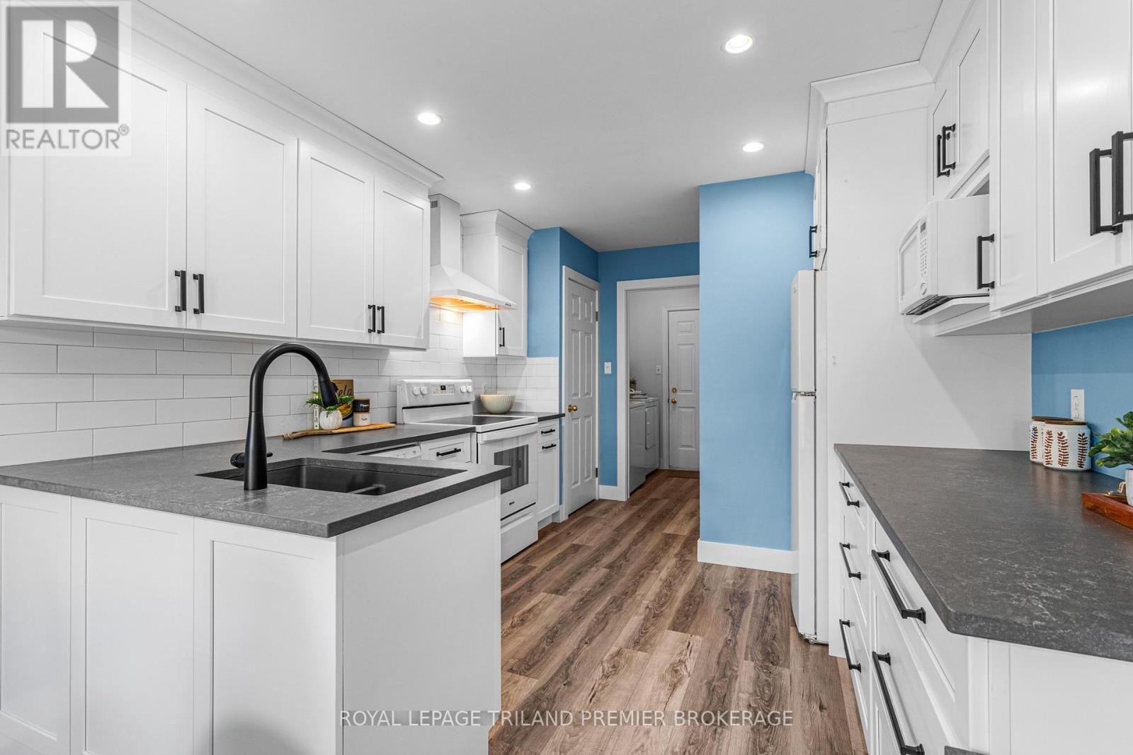 #7 1755 LOUISE BOULEVARD - 13