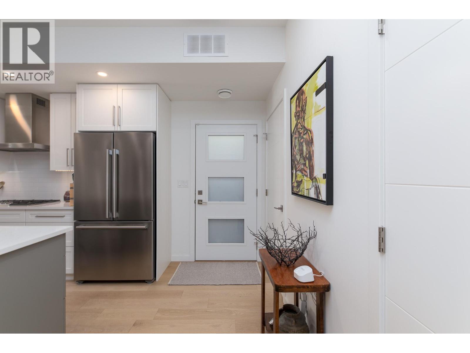 #102 589 CHURCHILL Avenue - 11