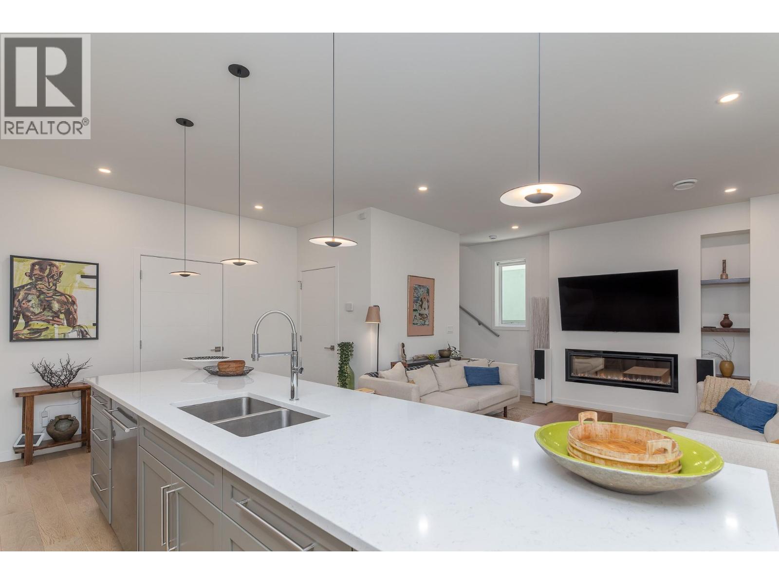 #102 589 CHURCHILL Avenue - 14