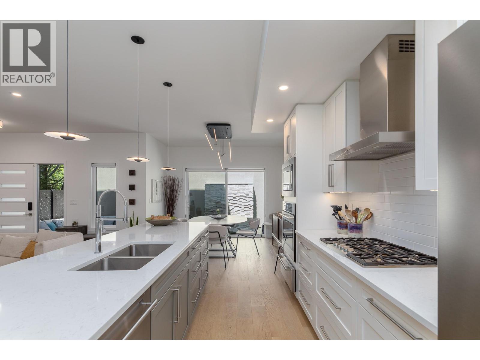 #102 589 CHURCHILL Avenue - 13