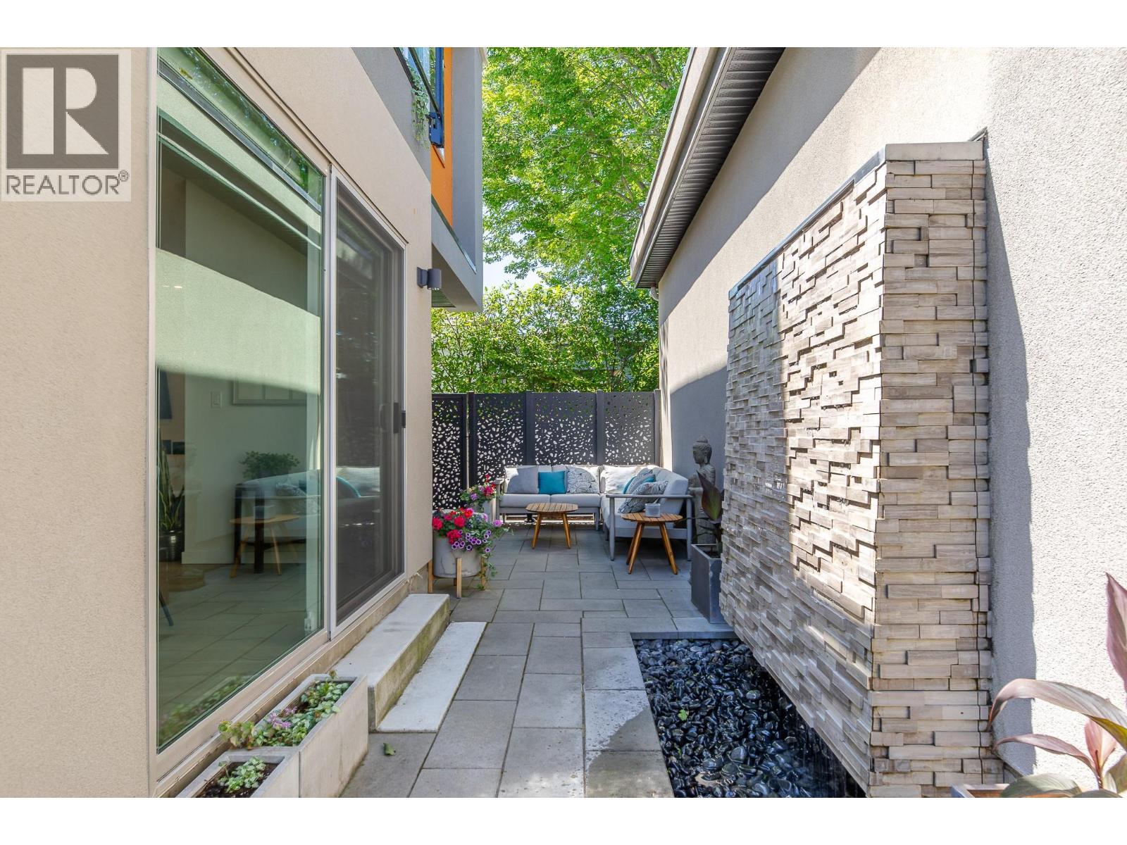 #102 589 CHURCHILL Avenue - 37