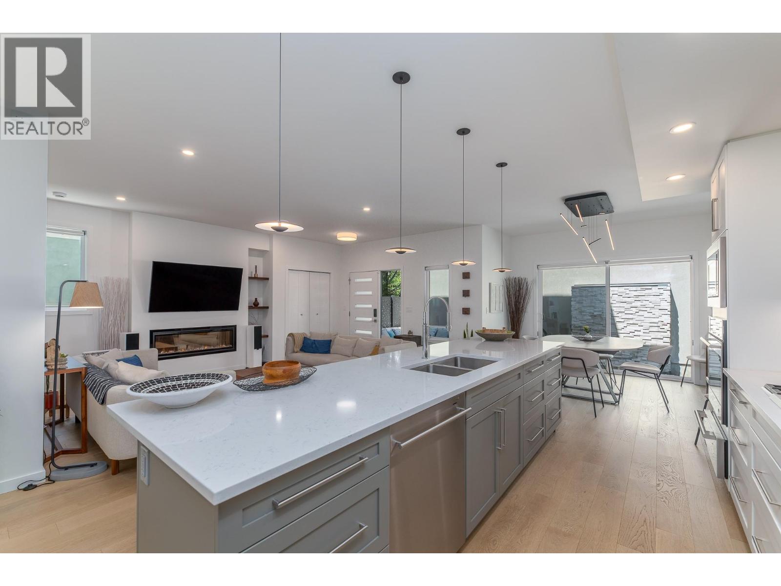 #102 589 CHURCHILL Avenue - 12