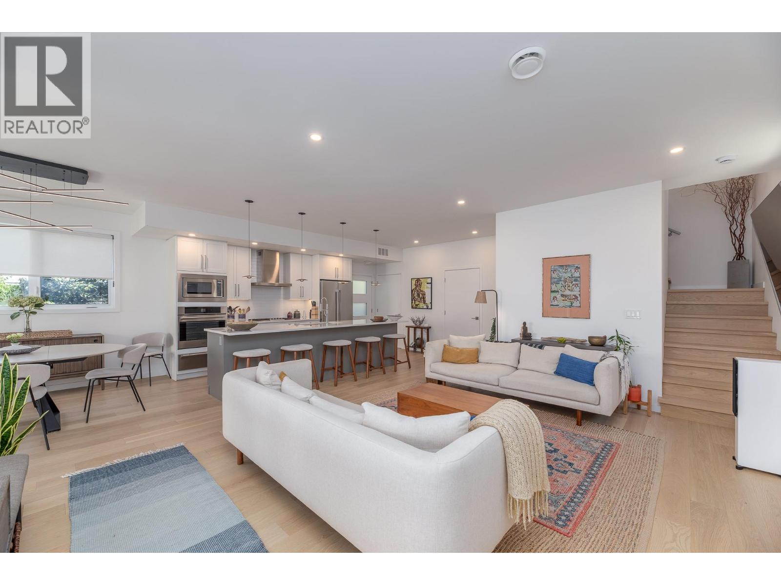 #102 589 CHURCHILL Avenue - 3