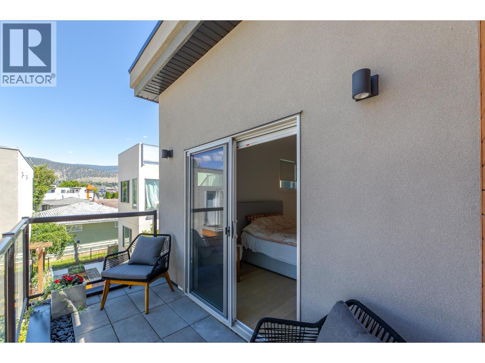 #102 589 CHURCHILL Avenue - 46