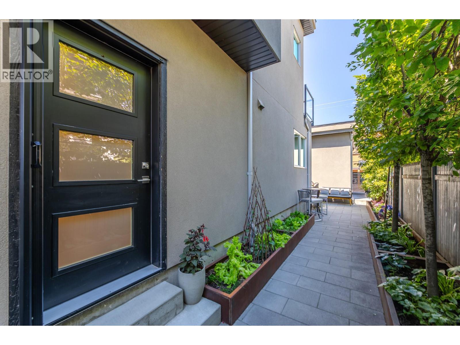 #102 589 CHURCHILL Avenue - 40