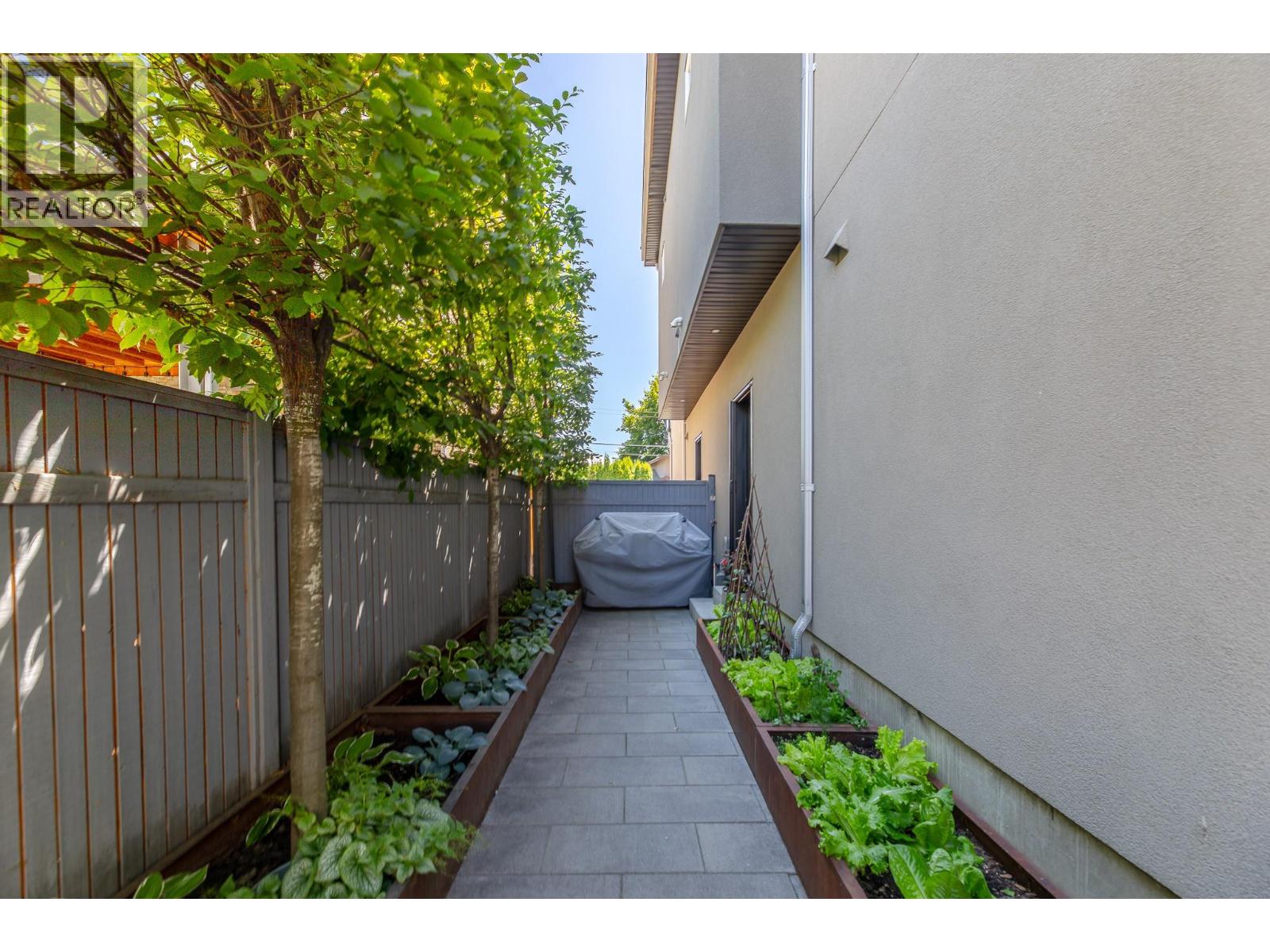 #102 589 CHURCHILL Avenue - 39
