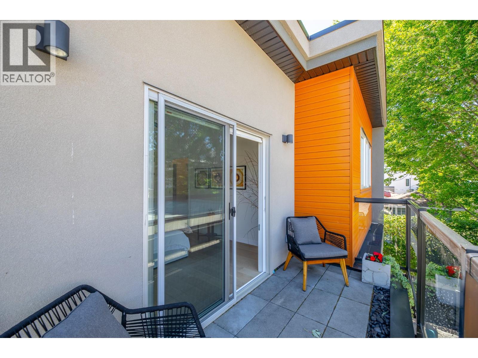 #102 589 CHURCHILL Avenue - 47