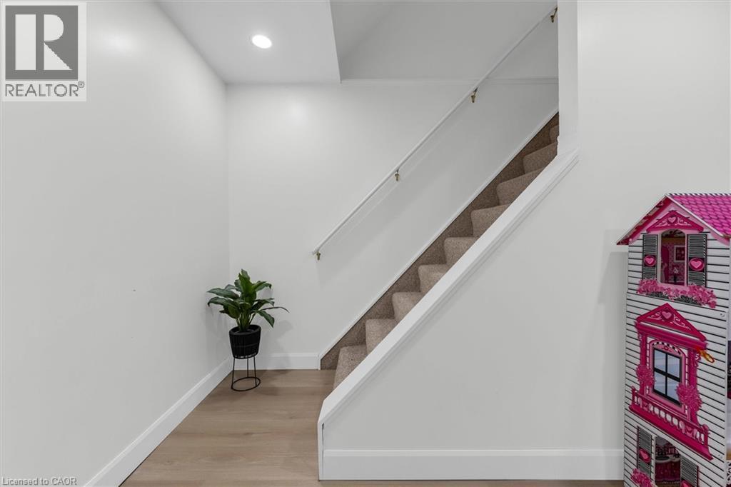 12 WOODS End - 27