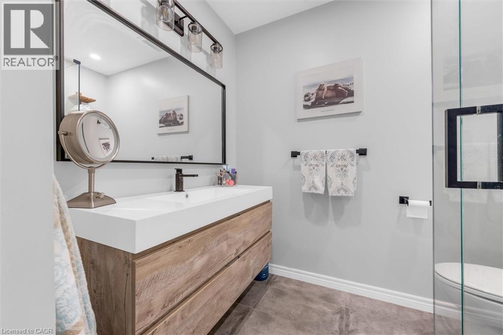 12 WOODS End - 19