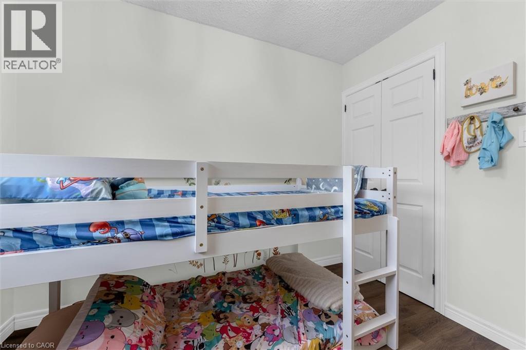 12 WOODS End - 23