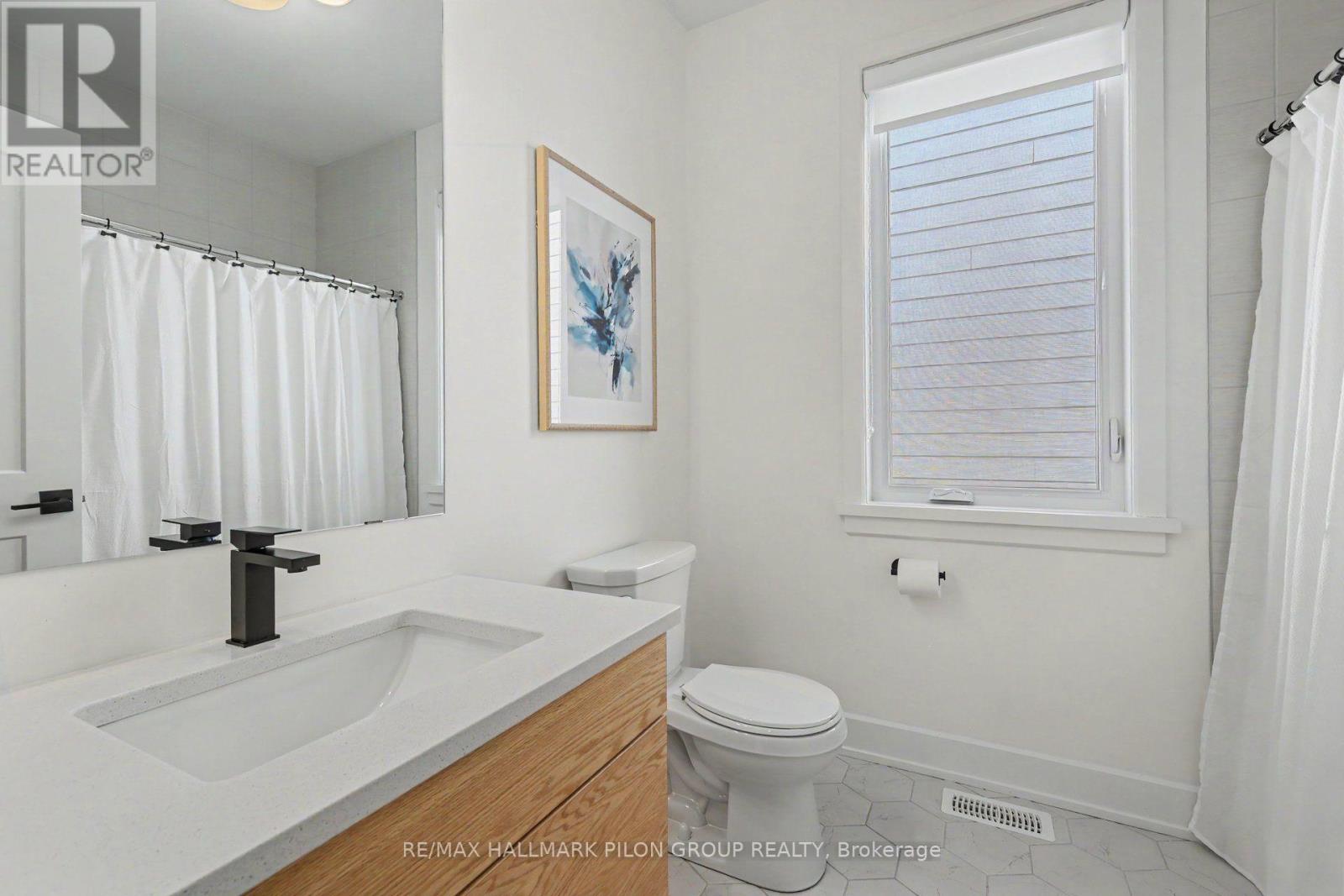 3 Bed, 2 Bath House for Sale in Ottawa – 211 METRIC CIRCLE, Ottawa – MLS# X13575870 - Image 18