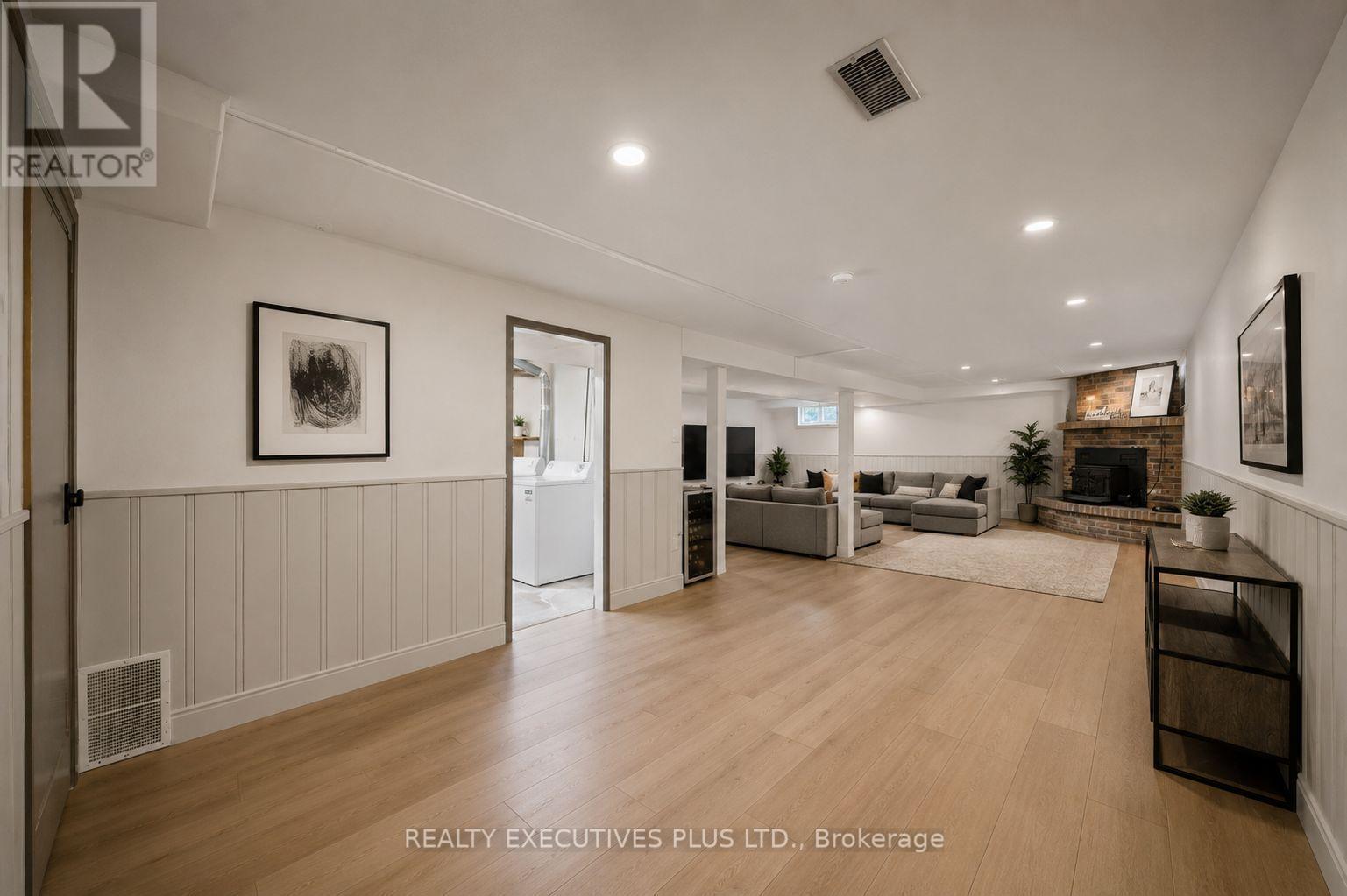 2593 CLEROUX CRESCENT - 29