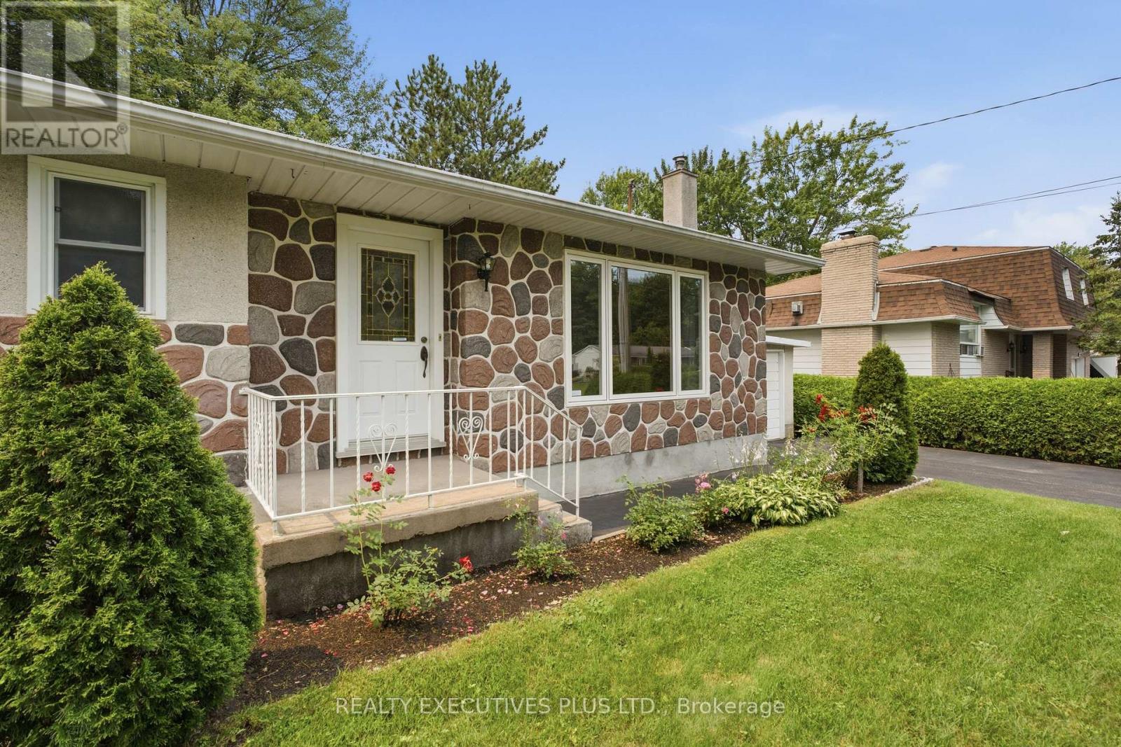 2593 CLEROUX CRESCENT - 3