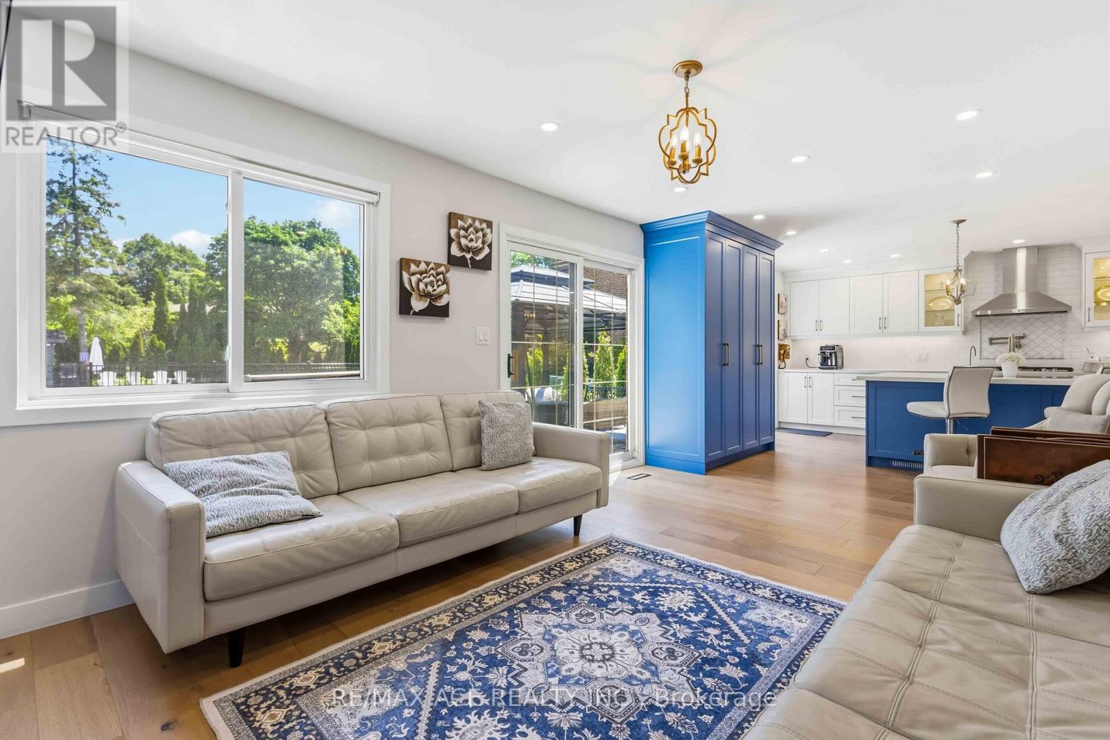 19 BARKER COURT - 21