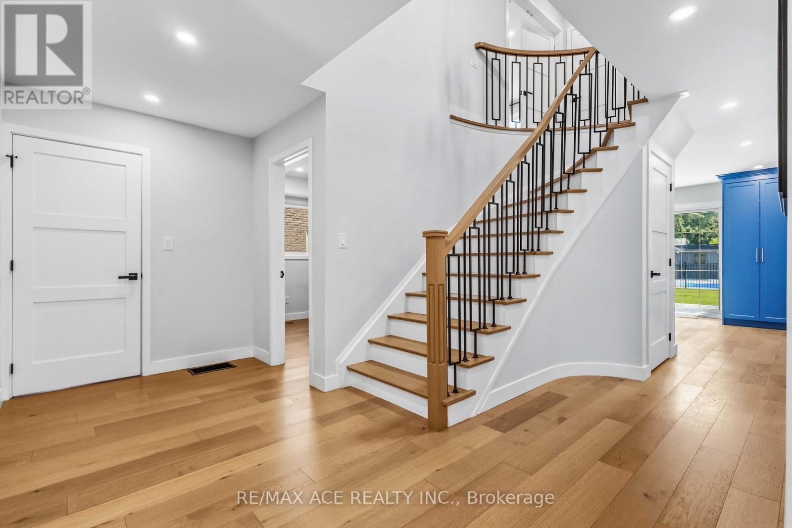 19 BARKER COURT - 26