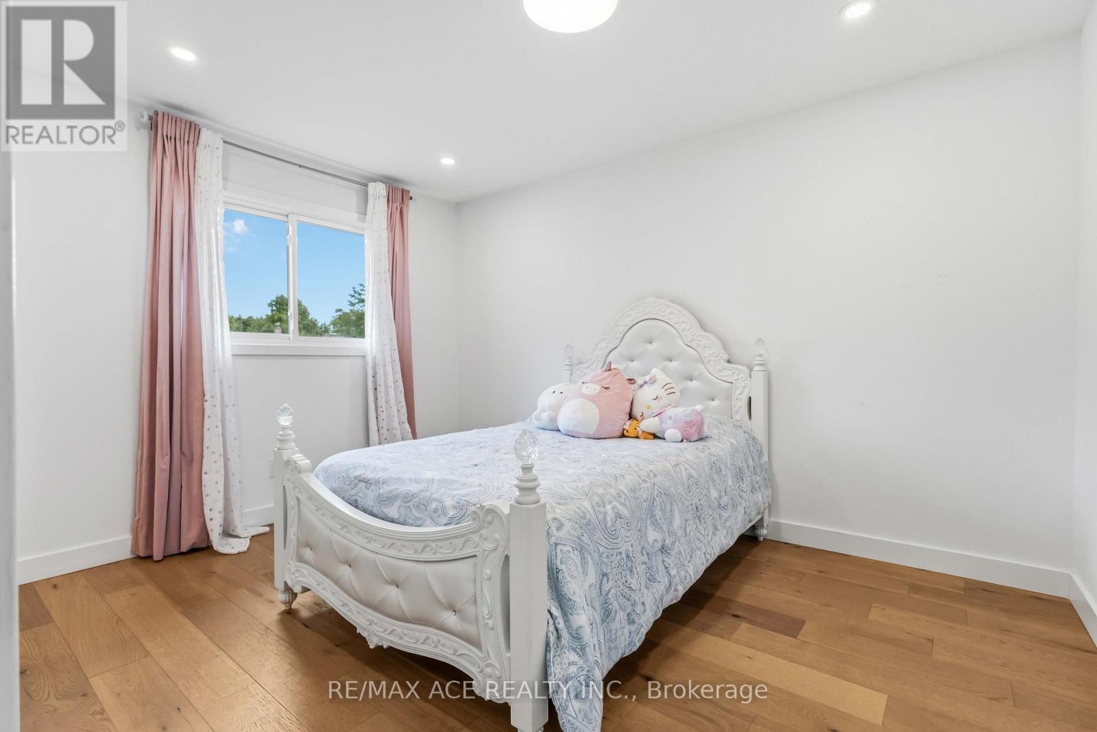 19 BARKER COURT - 35