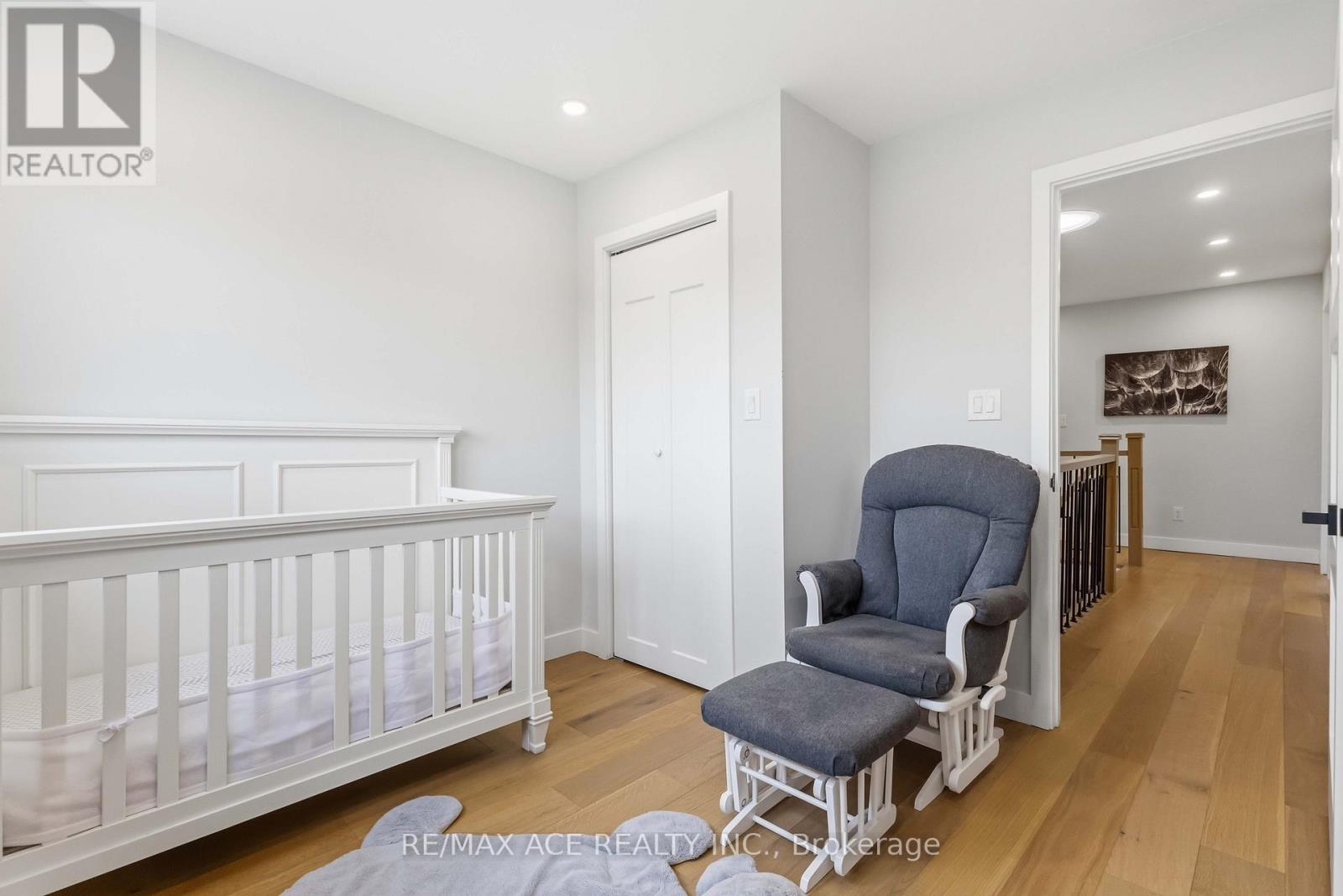 19 BARKER COURT - 43