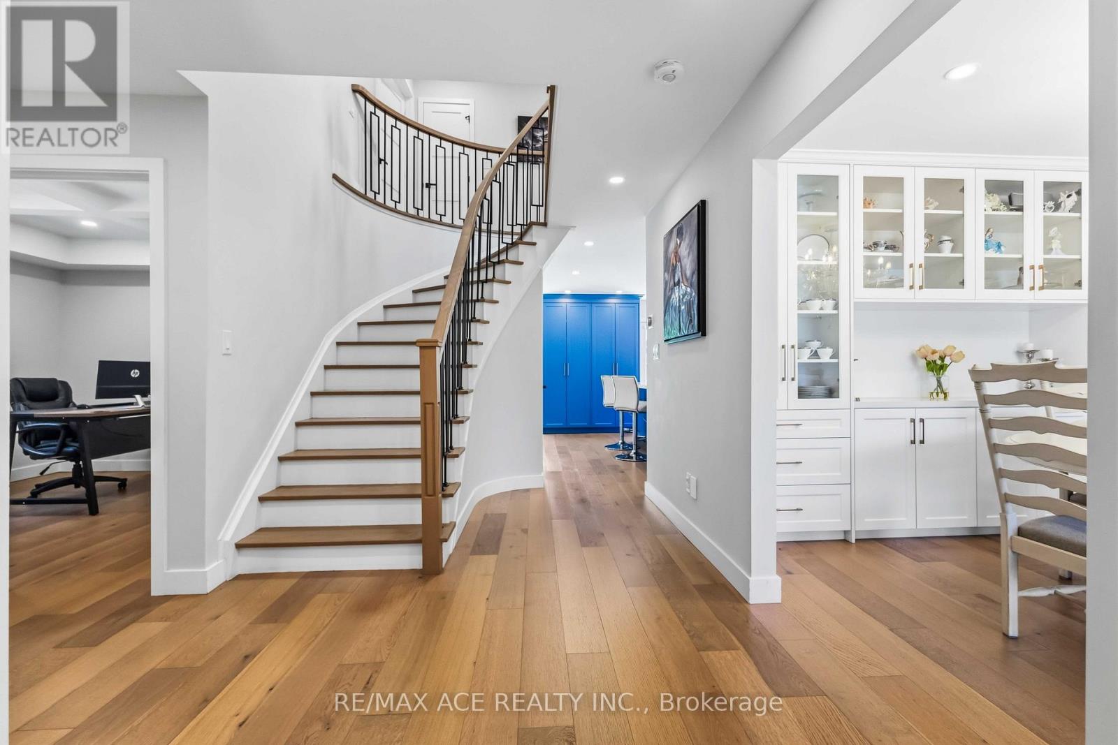 19 BARKER COURT - 5
