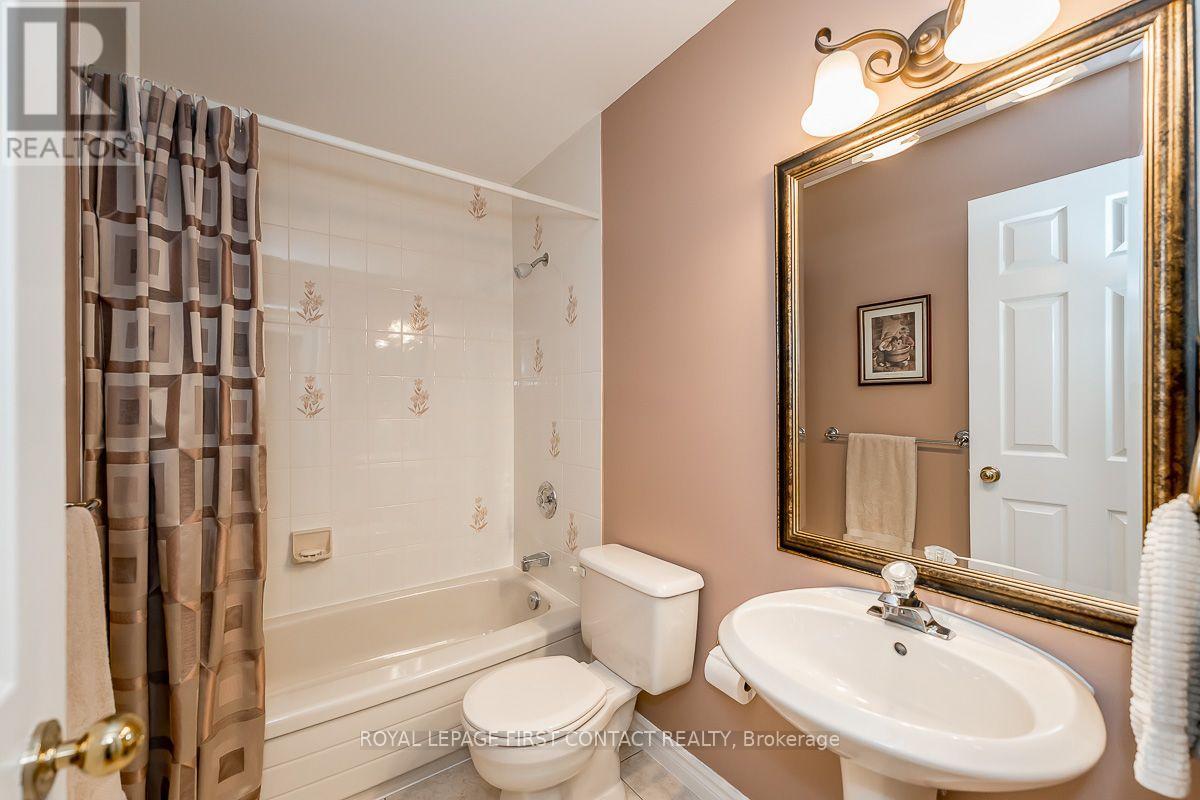 35 GIBBON DRIVE - 20
