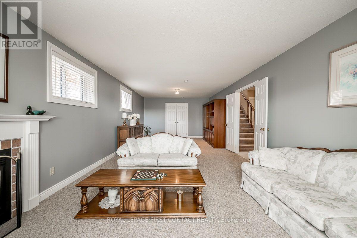 35 GIBBON DRIVE - 24