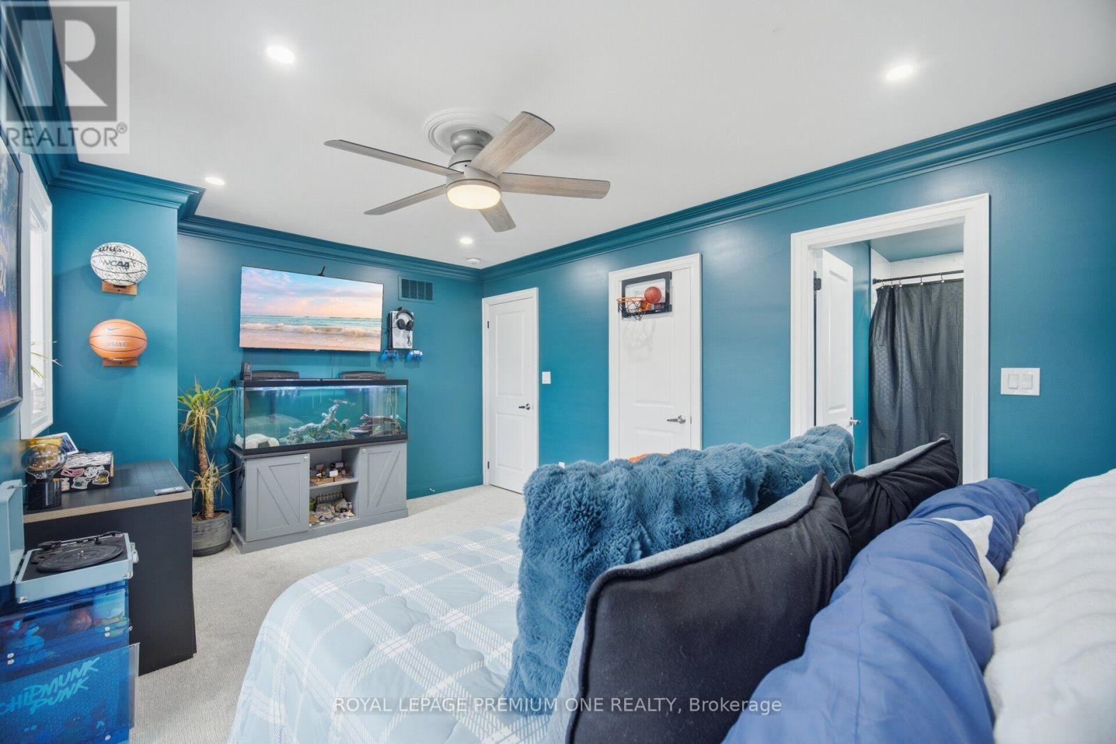 163 MUIRFIELD DRIVE - 28