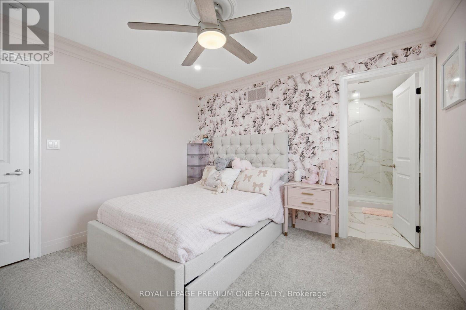 163 MUIRFIELD DRIVE - 31