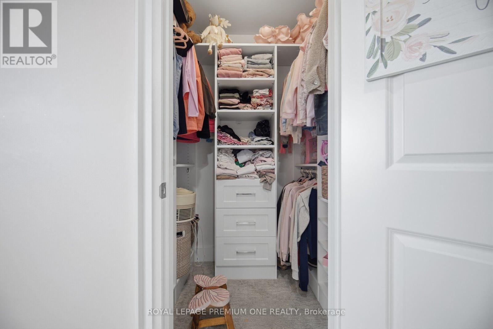 163 MUIRFIELD DRIVE - 32