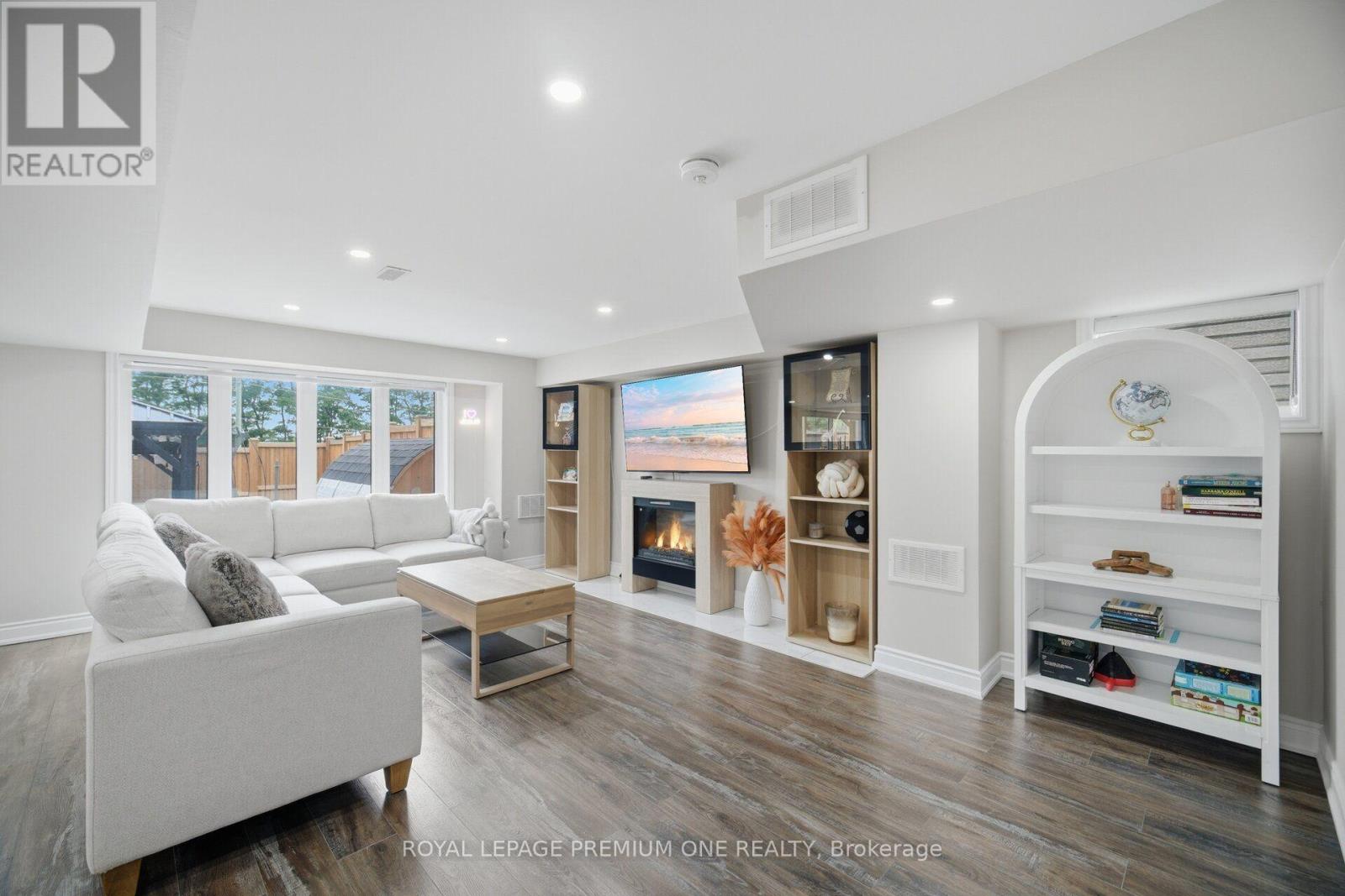 163 MUIRFIELD DRIVE - 35