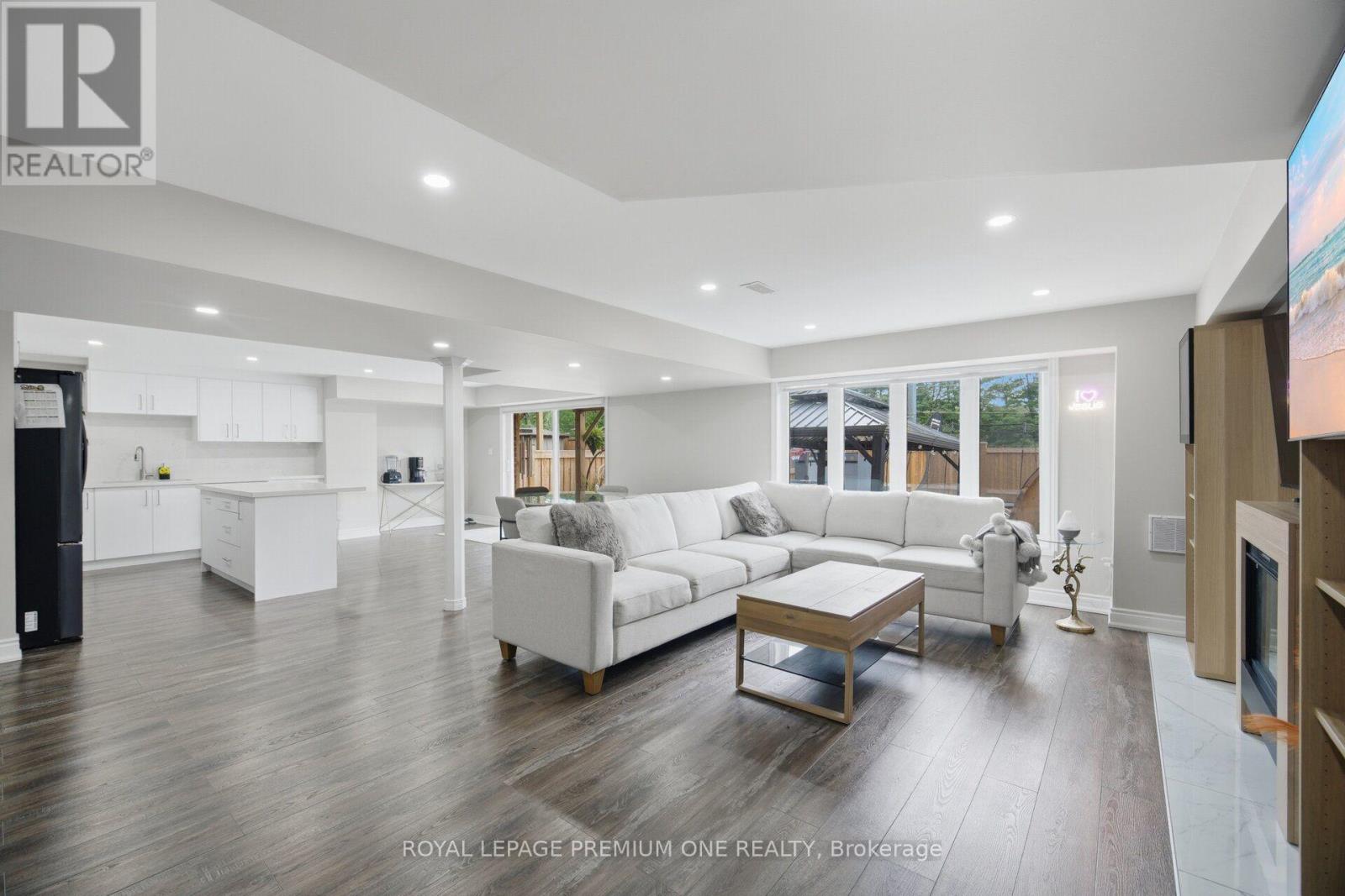 163 MUIRFIELD DRIVE - 36