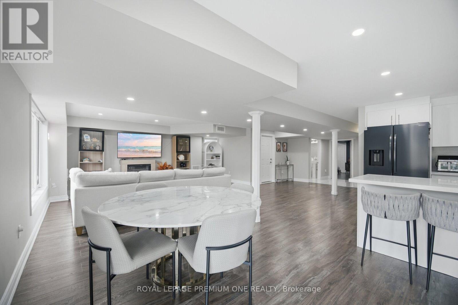 163 MUIRFIELD DRIVE - 37
