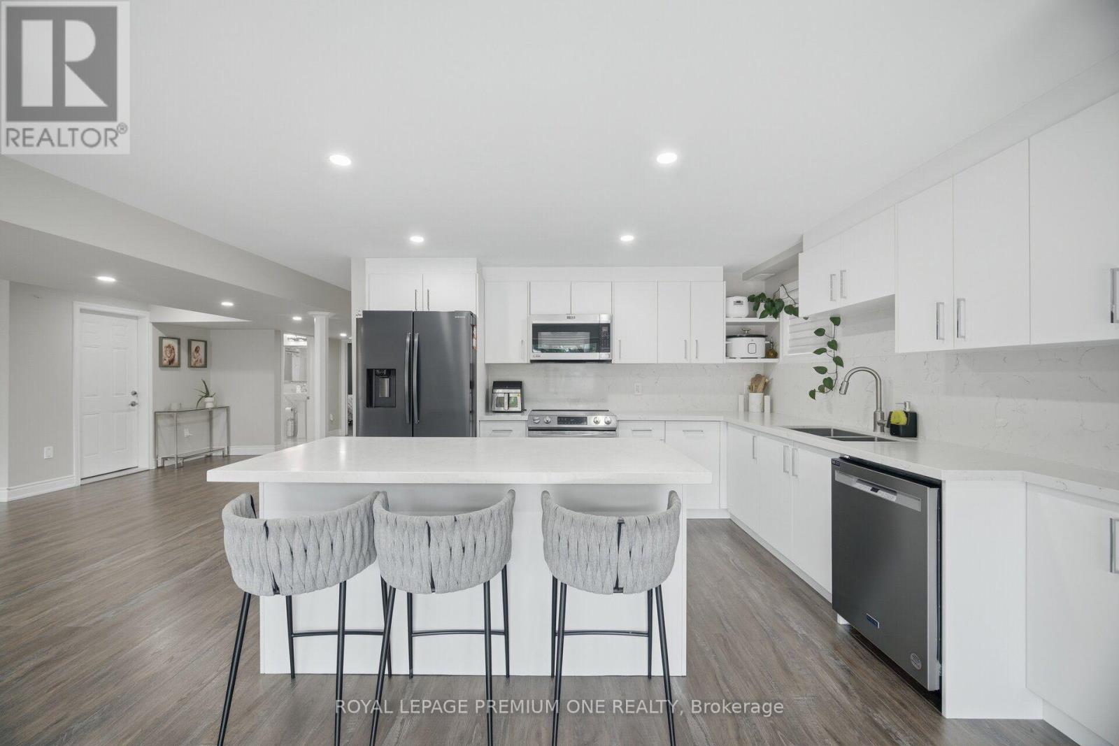 163 MUIRFIELD DRIVE - 40