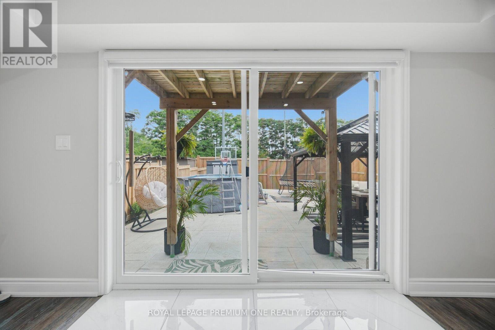 163 MUIRFIELD DRIVE - 46