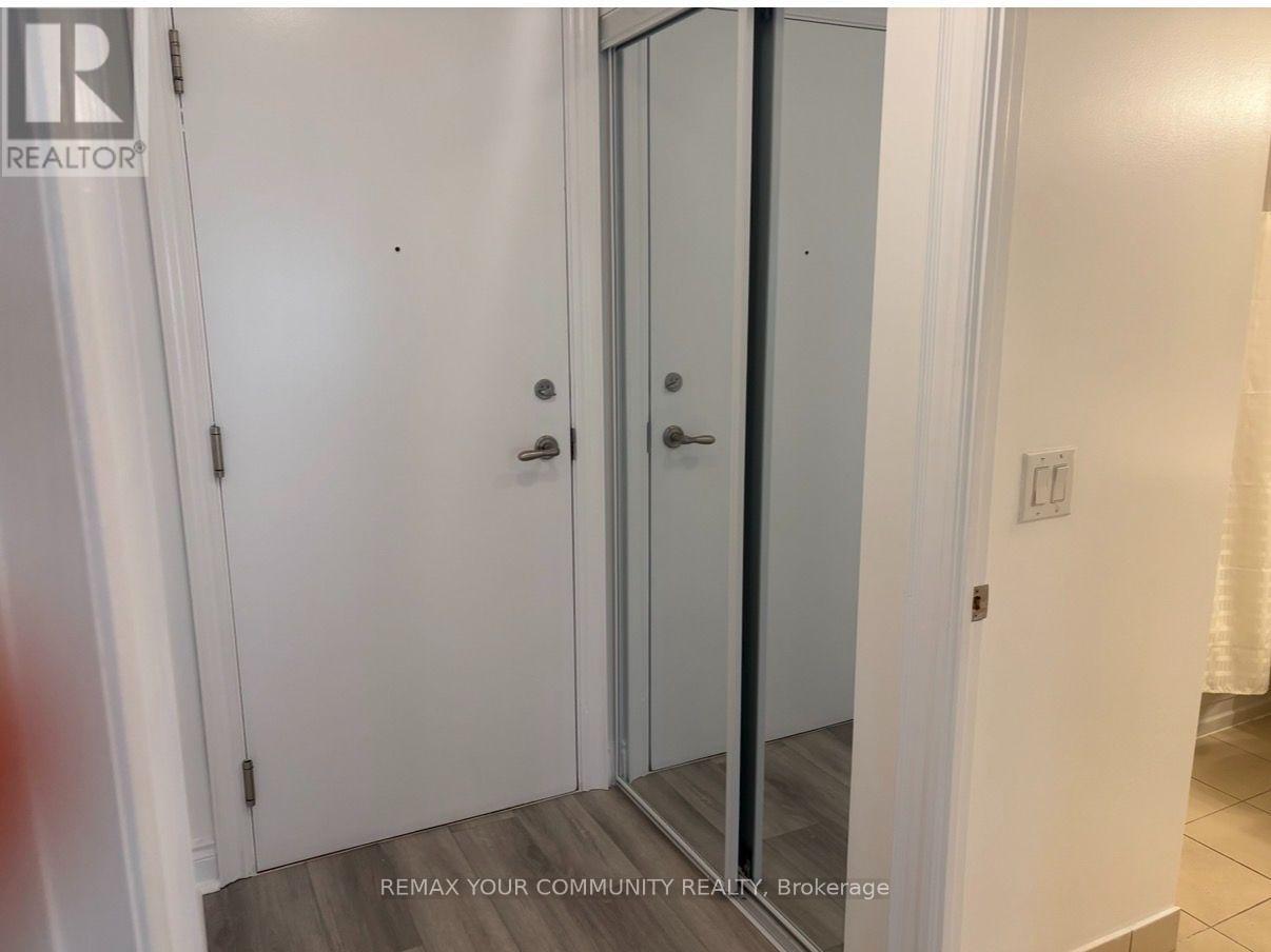 #622 25 GREENVIEW AVENUE - Image 4
