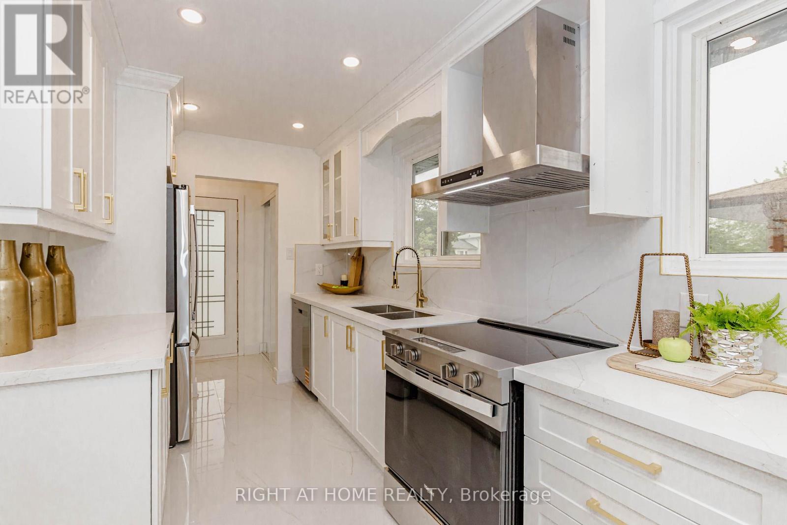 7650 PRIORY CRESCENT - 17