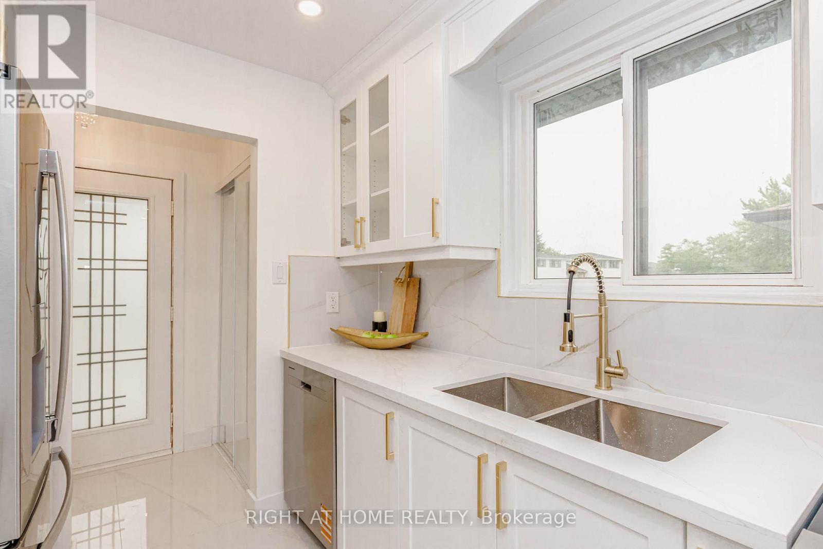 7650 PRIORY CRESCENT - 18
