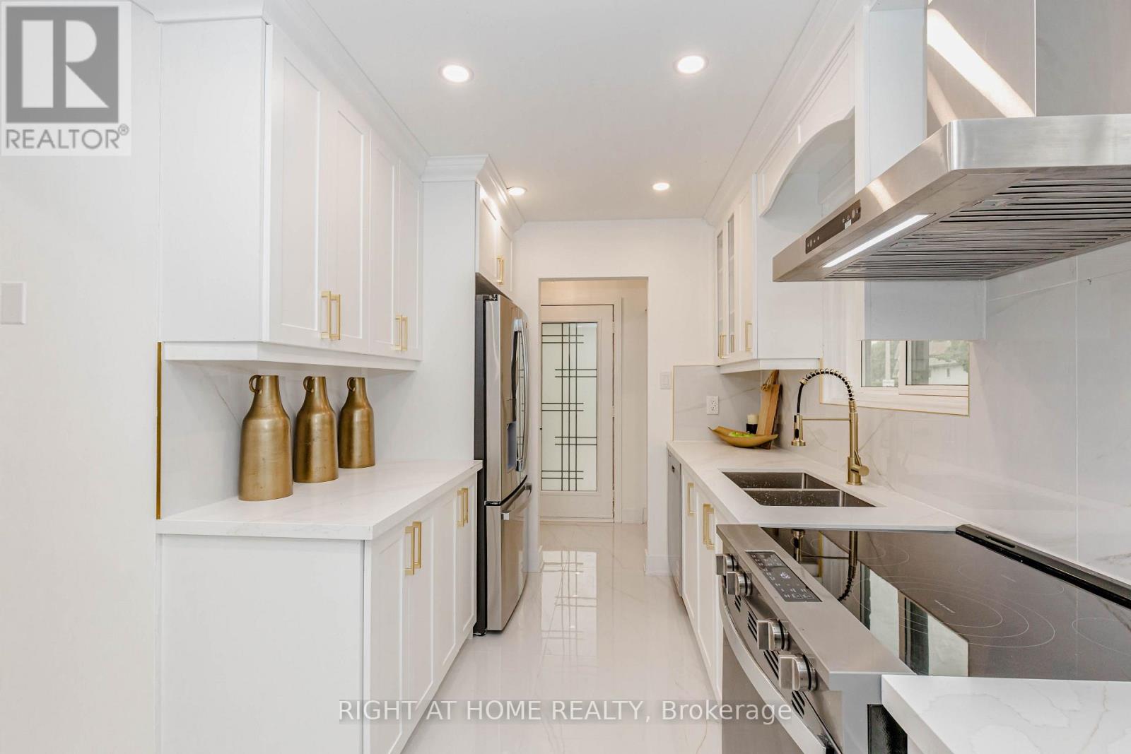 7650 PRIORY CRESCENT - 20