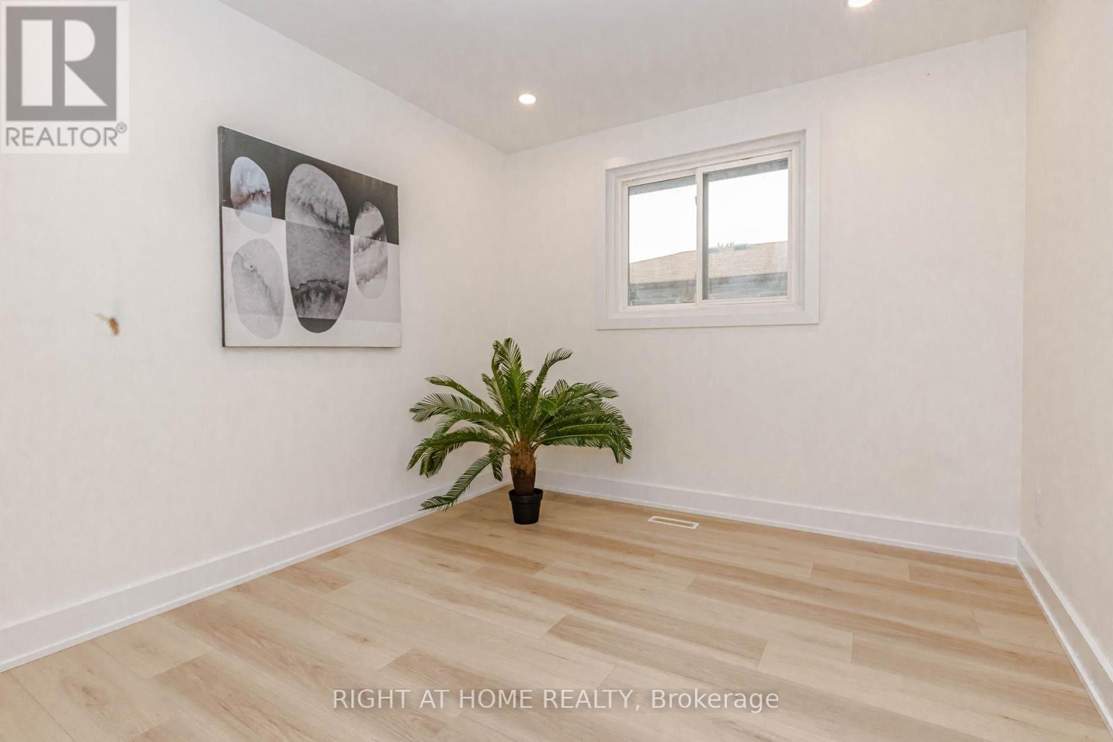 7650 PRIORY CRESCENT - 27