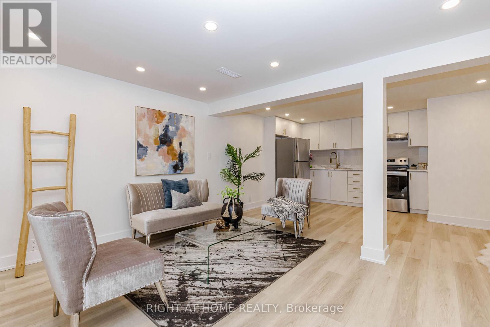 7650 PRIORY CRESCENT - 34