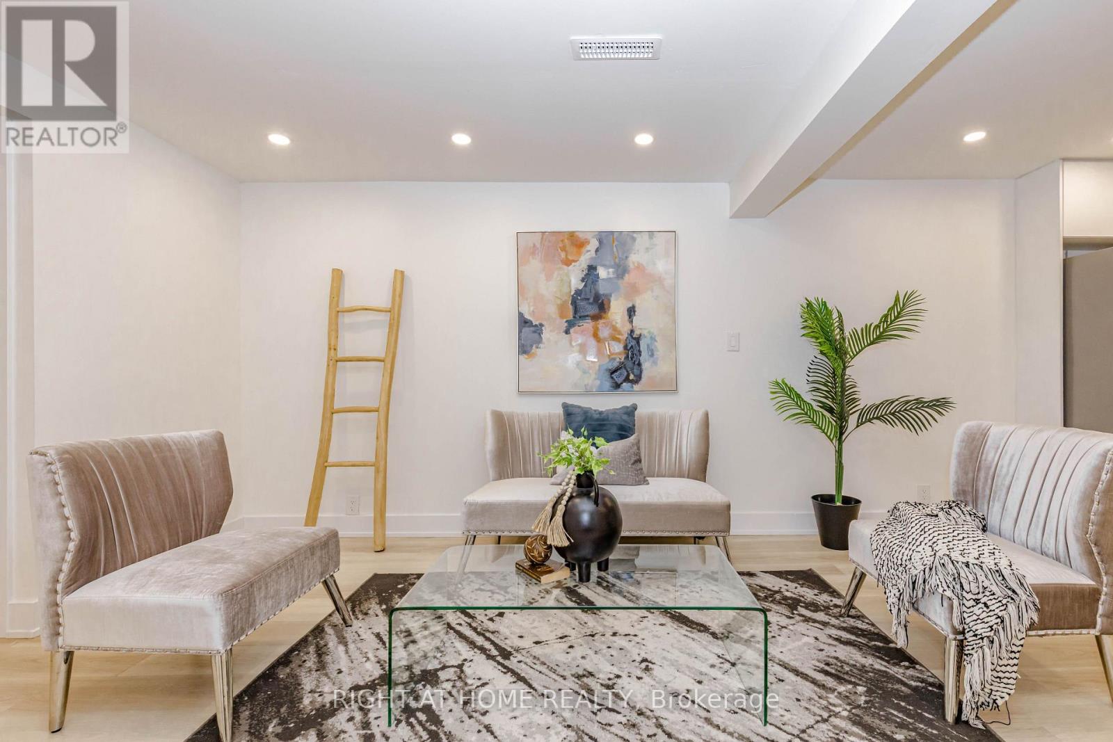 7650 PRIORY CRESCENT - 37