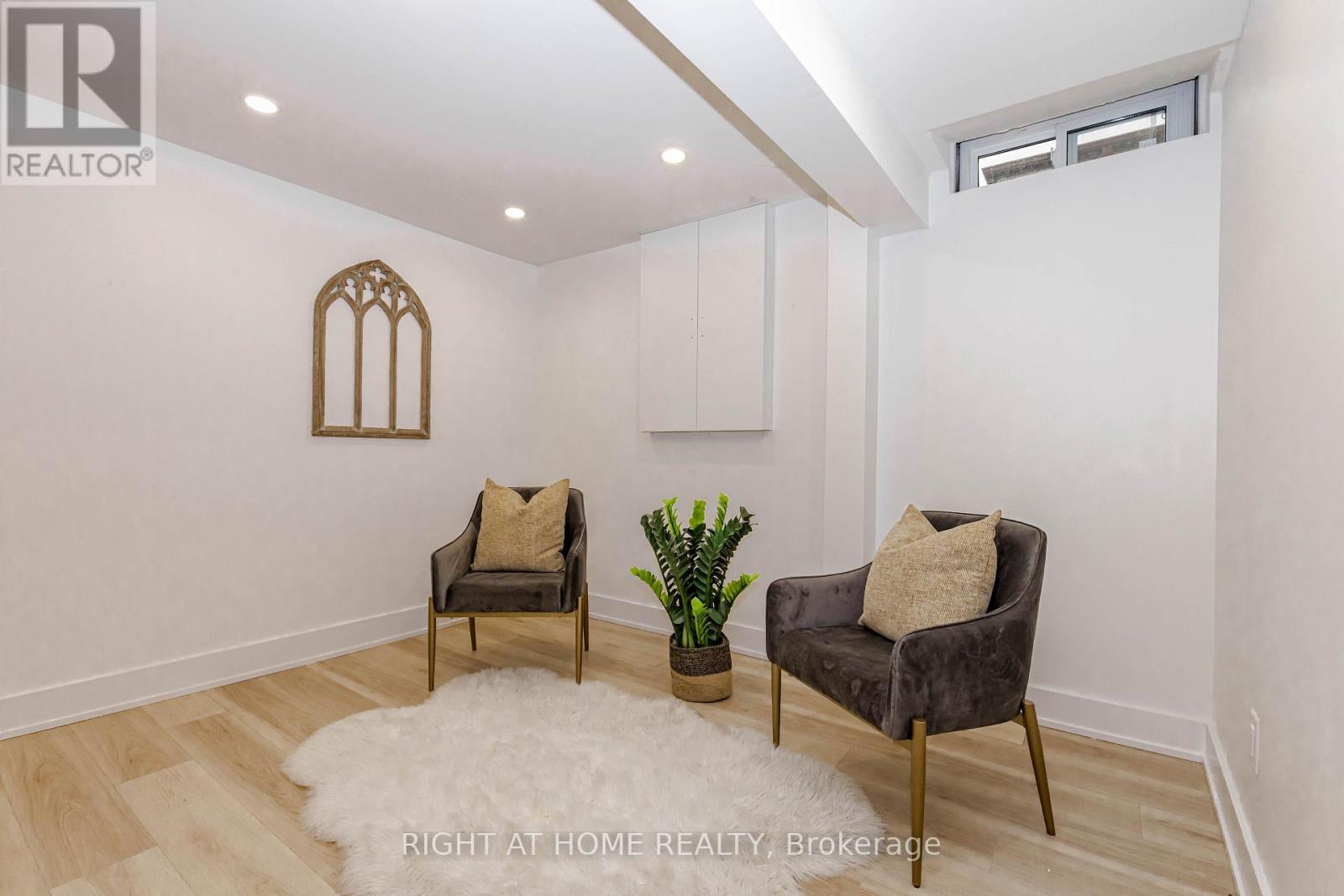 7650 PRIORY CRESCENT - 38