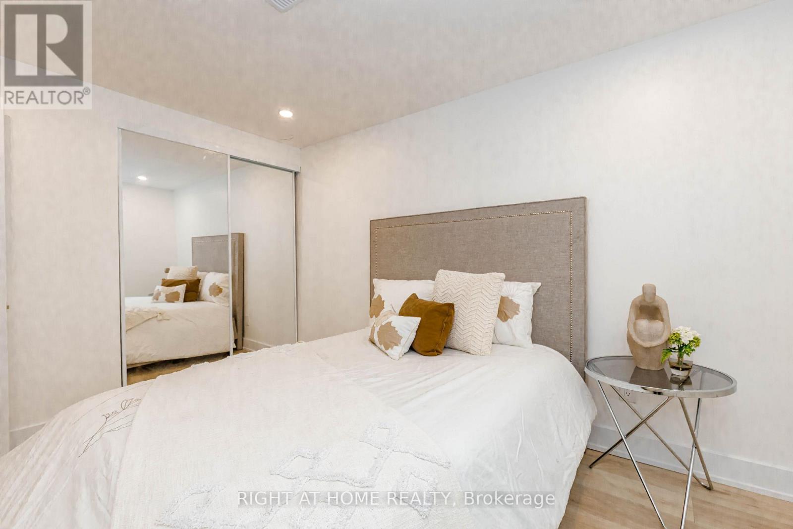 7650 PRIORY CRESCENT - 43
