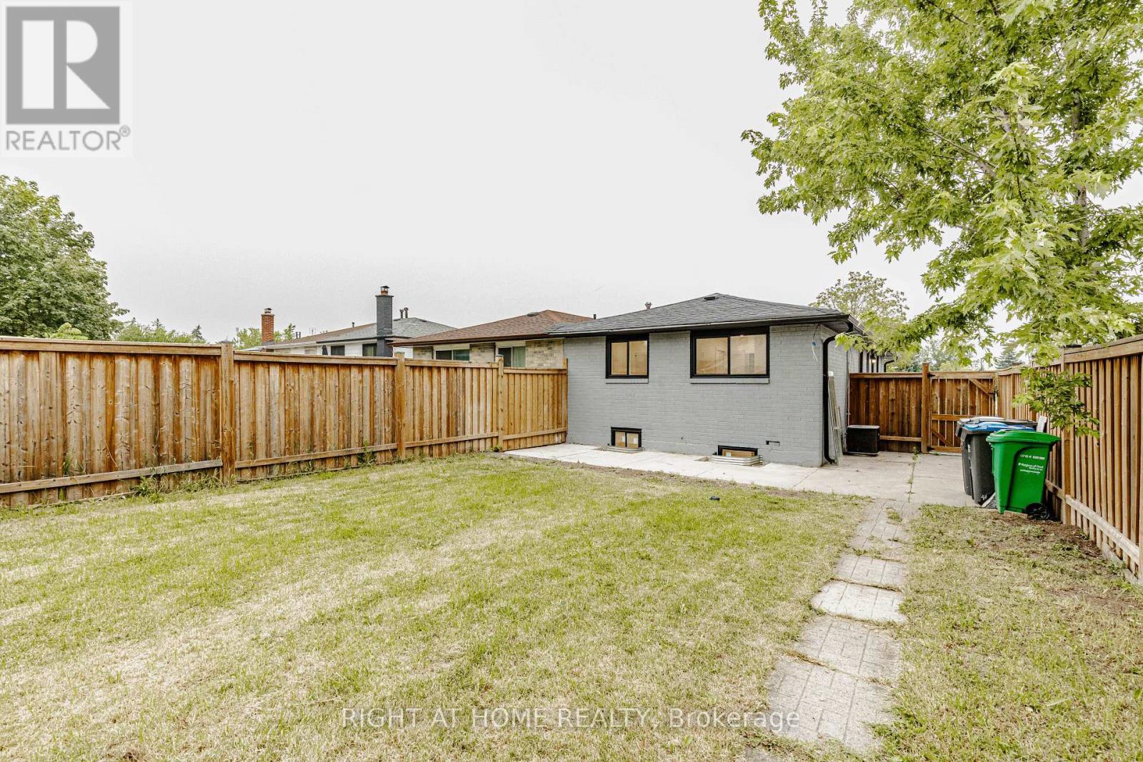 7650 PRIORY CRESCENT - 49