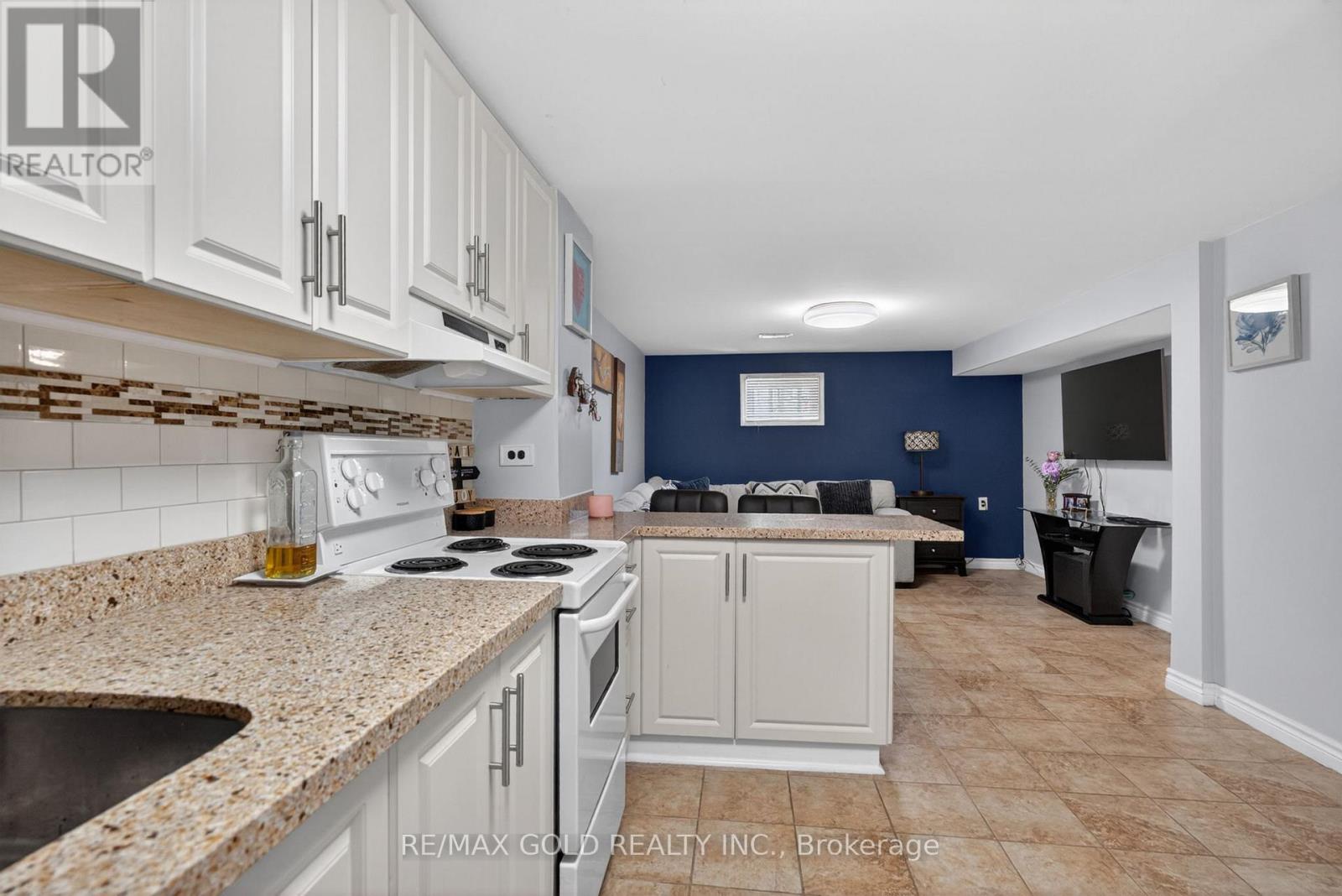 36 BELMONT DRIVE - 35